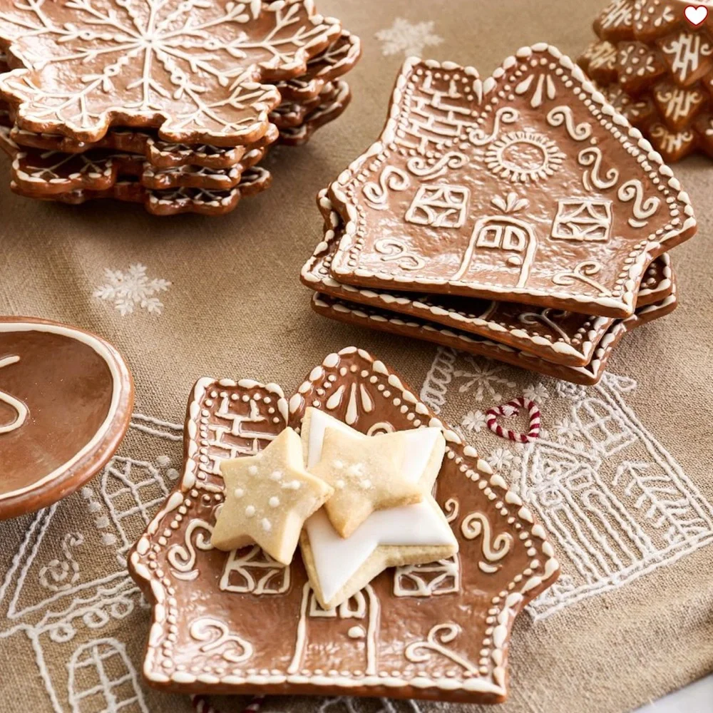 Pottery Barn Gingerbread House Plates Set Of Four New In Box